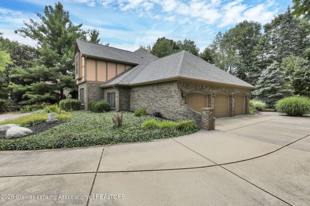 2831 River Pointe Drive, Holt, MI 48842
