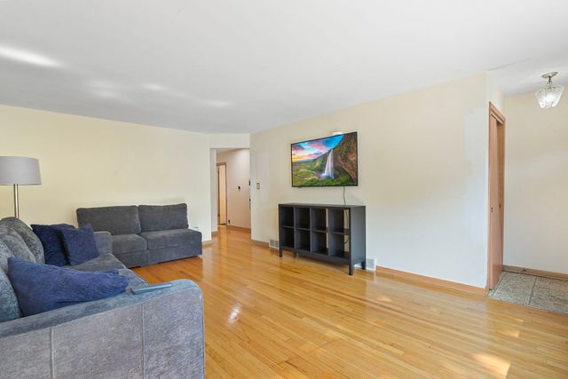 7039 N Ottawa Avenue, Chicago, IL 60631