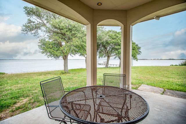 842 County Road 478, Palacios, TX 77465