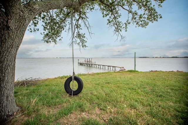 842 County Road 478, Palacios, TX 77465