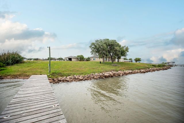 842 County Road 478, Palacios, TX 77465