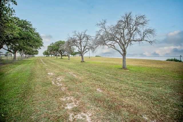842 County Road 478, Palacios, TX 77465