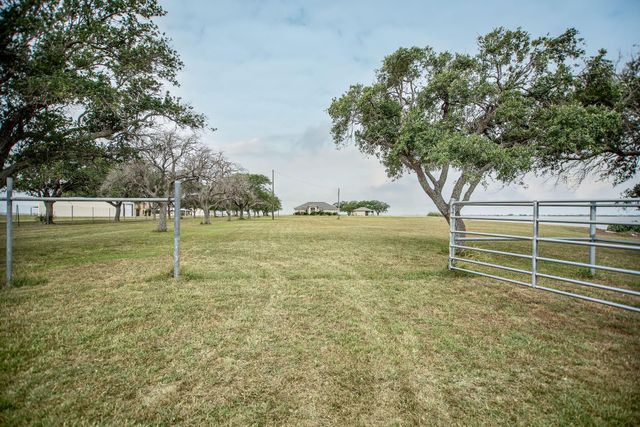 842 County Road 478, Palacios, TX 77465