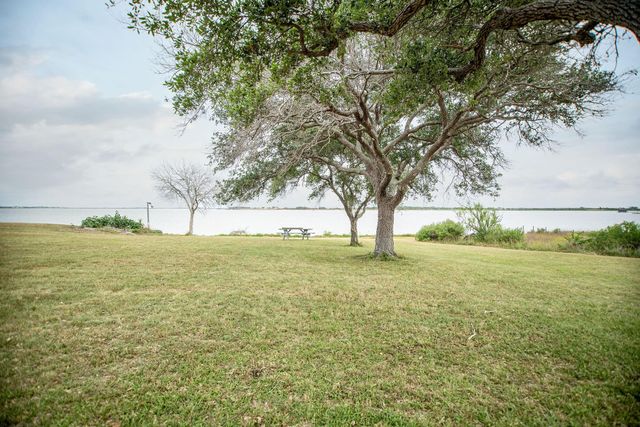 842 County Road 478, Palacios, TX 77465