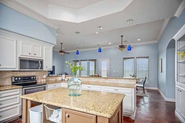 842 County Road 478, Palacios, TX 77465