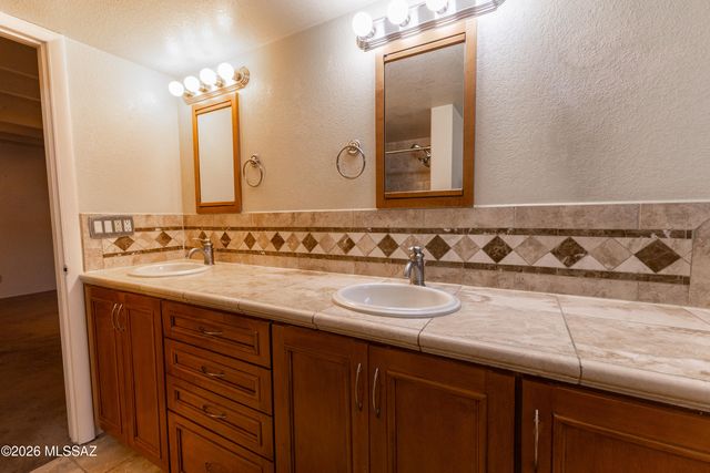 7110 E 34th Street E, Tucson, AZ 85710