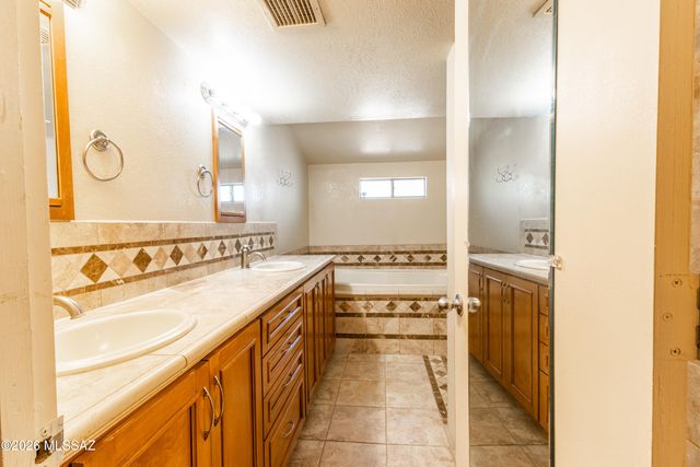 7110 E 34th Street E, Tucson, AZ 85710