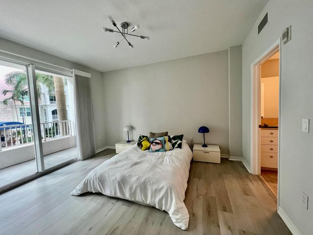 806 E Windward Way 216, Lantana, FL 33462