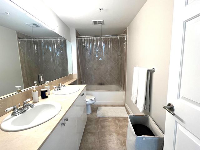 806 E Windward Way 216, Lantana, FL 33462