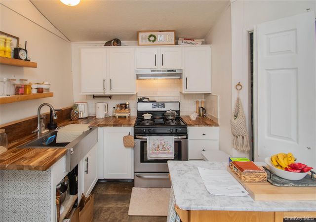 9 Lily Court, Highland Mills, NY 10930