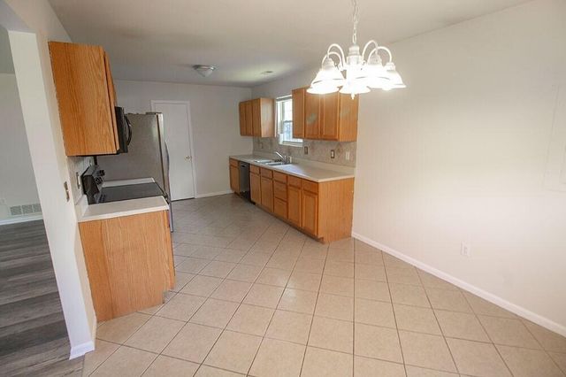 1603 E SMILEY LN, Columbia, MO 65202