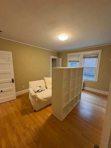 22 Centre St 3, Cambridge, MA 02139