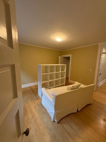 22 Centre St 3, Cambridge, MA 02139