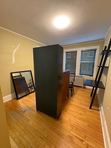 22 Centre St 3, Cambridge, MA 02139