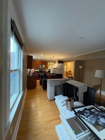 22 Centre St 3, Cambridge, MA 02139