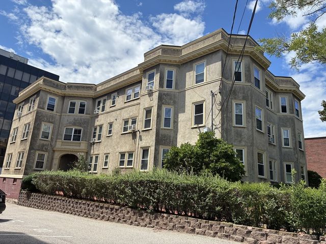 22 Centre St 3, Cambridge, MA 02139