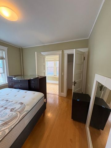 22 Centre St 3, Cambridge, MA 02139