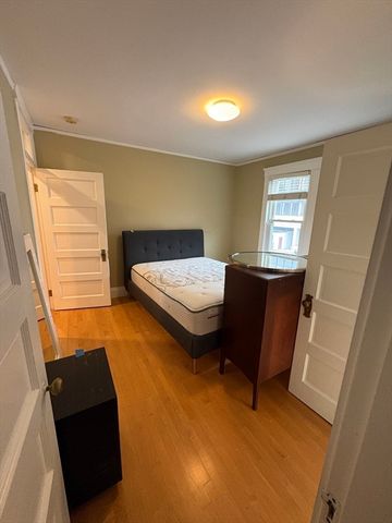22 Centre St 3, Cambridge, MA 02139