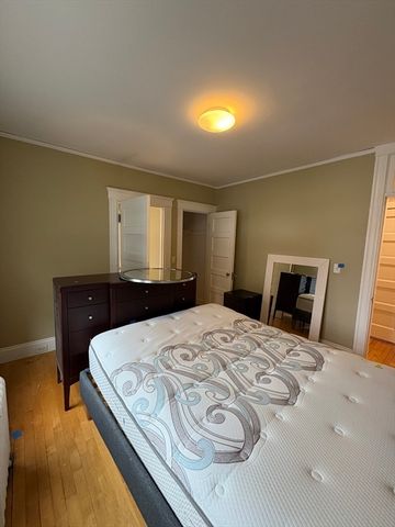 22 Centre St 3, Cambridge, MA 02139