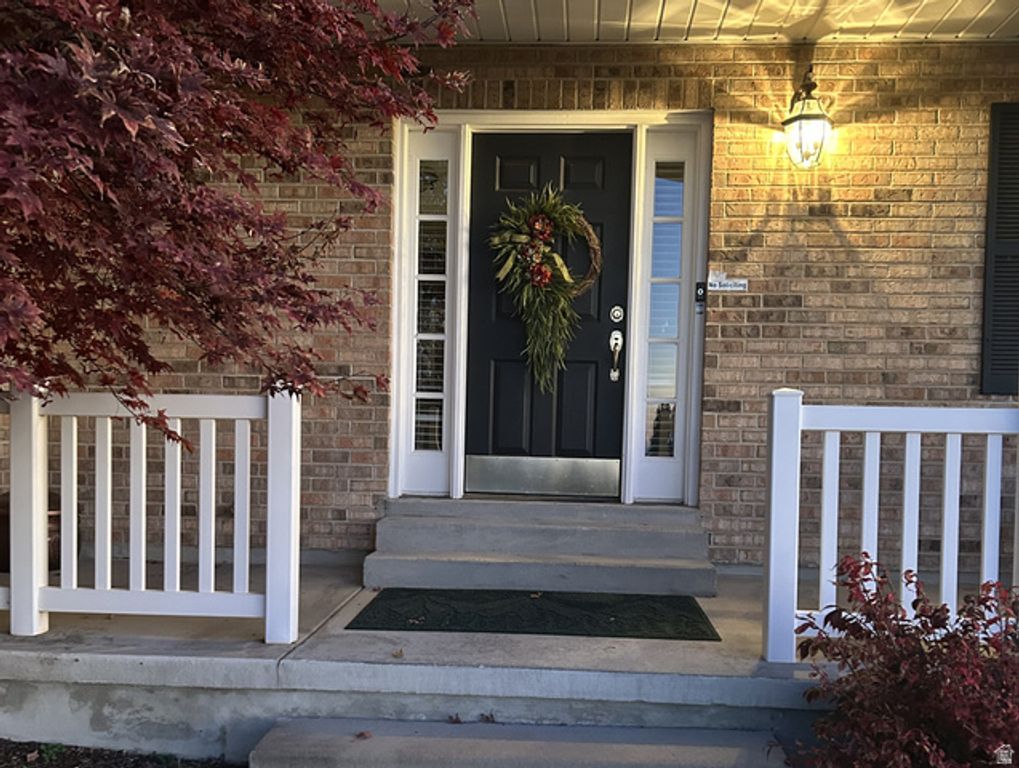 557 S MOSS HILL DR, Bountiful, UT 84010 — photo 2