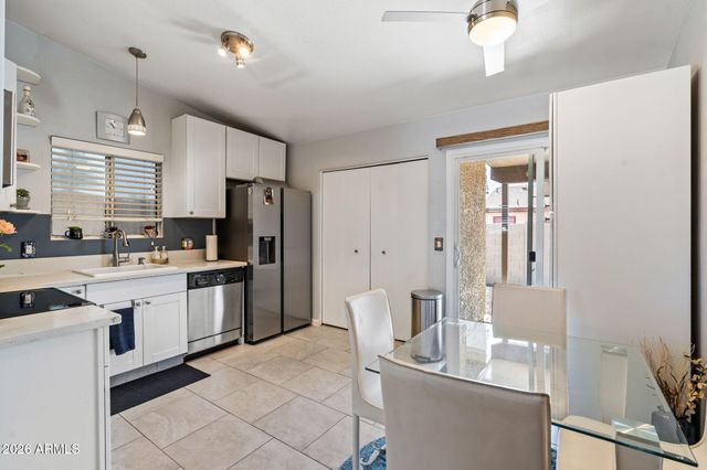 421 E BEHREND Drive E, Phoenix, AZ 85024