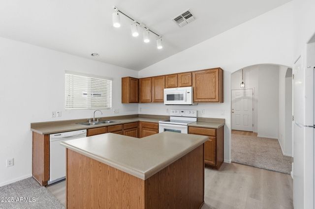 31724 N CHEYENNE Drive, San Tan Valley, AZ 85143