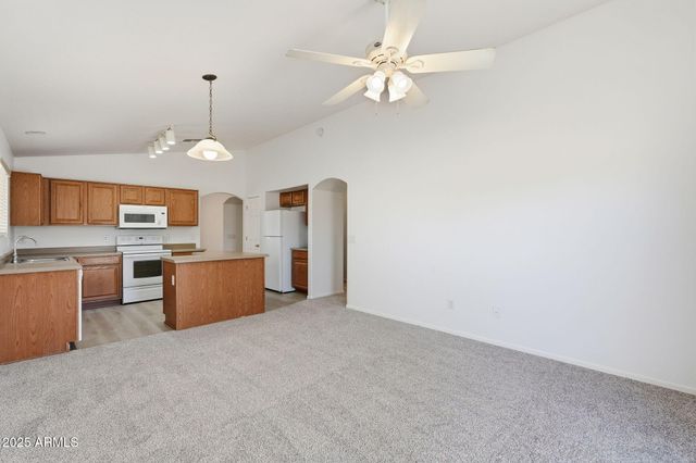 31724 N CHEYENNE Drive, San Tan Valley, AZ 85143