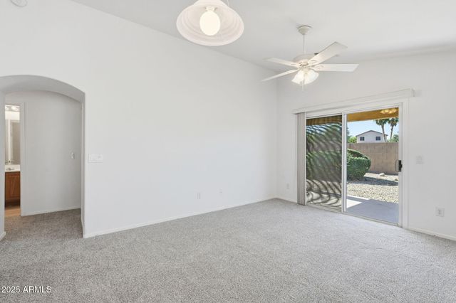 31724 N CHEYENNE Drive, San Tan Valley, AZ 85143