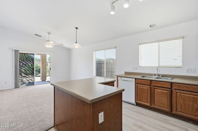 31724 N CHEYENNE Drive, San Tan Valley, AZ 85143