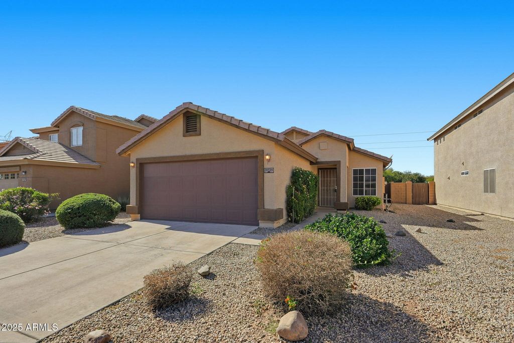 31724 N CHEYENNE Drive, San Tan Valley, AZ 85143
