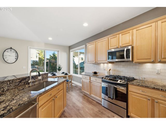 23832 Sw HERON LAKES Dr, Sherwood, OR 97140