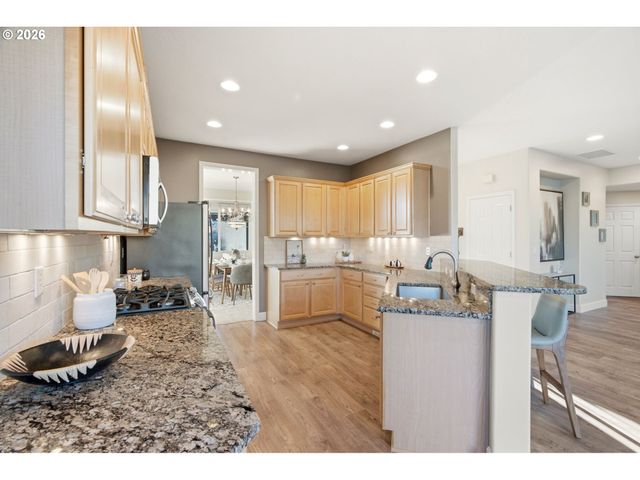 23832 Sw HERON LAKES Dr, Sherwood, OR 97140