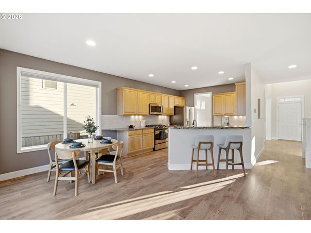 23832 Sw HERON LAKES Dr, Sherwood, OR 97140