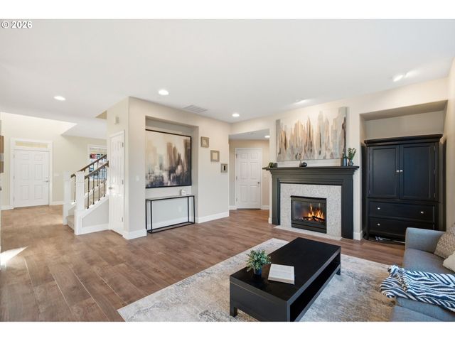 23832 Sw HERON LAKES Dr, Sherwood, OR 97140