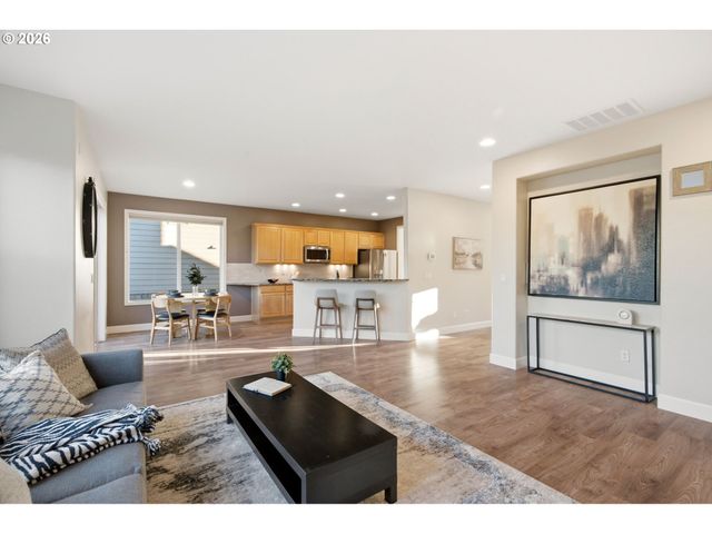 23832 Sw HERON LAKES Dr, Sherwood, OR 97140