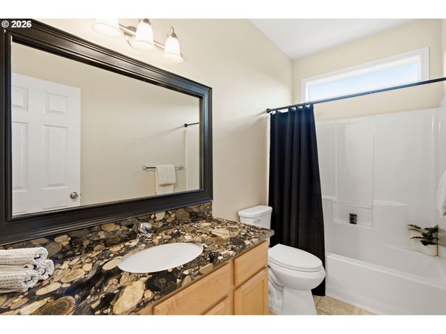 23832 Sw HERON LAKES Dr, Sherwood, OR 97140