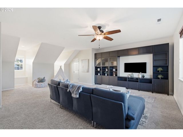 23832 Sw HERON LAKES Dr, Sherwood, OR 97140