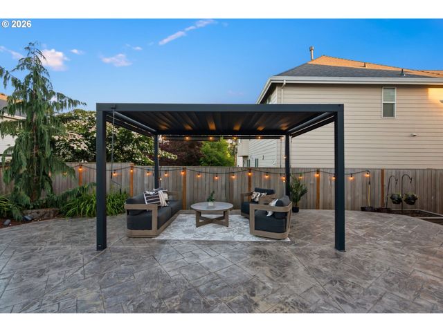 23832 Sw HERON LAKES Dr, Sherwood, OR 97140