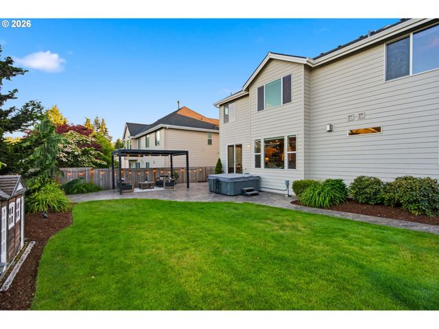 23832 Sw HERON LAKES Dr, Sherwood, OR 97140