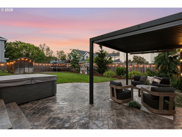 23832 Sw HERON LAKES Dr, Sherwood, OR 97140