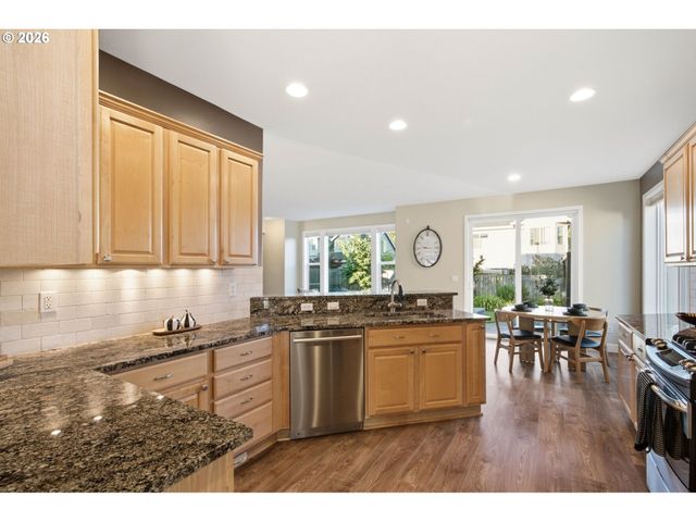 23832 Sw HERON LAKES Dr, Sherwood, OR 97140