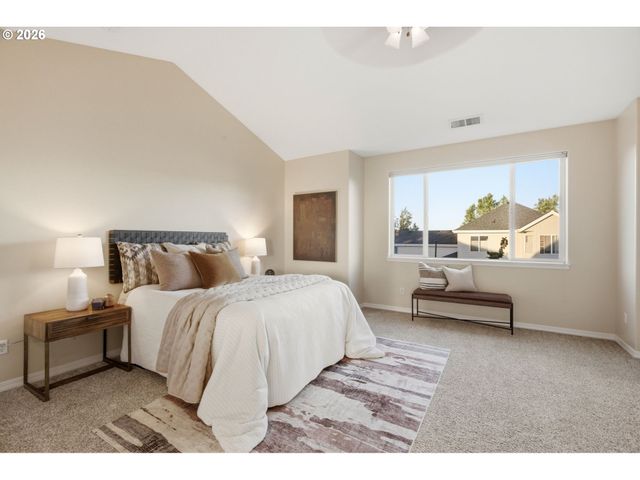 23832 Sw HERON LAKES Dr, Sherwood, OR 97140