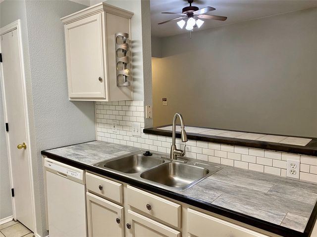 140 Llama LOOP, Kyle, TX 78640