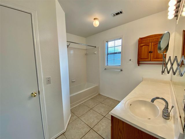 140 Llama LOOP, Kyle, TX 78640