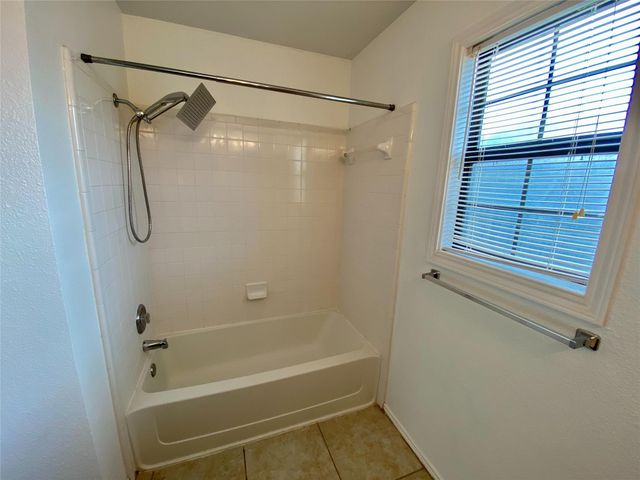 140 Llama LOOP, Kyle, TX 78640