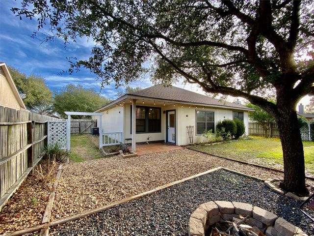 140 Llama LOOP, Kyle, TX 78640