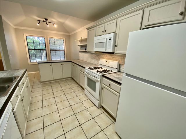 140 Llama LOOP, Kyle, TX 78640