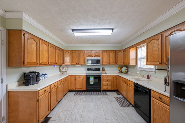 55 Sunshine Cv, Scotts Hill, TN 38374