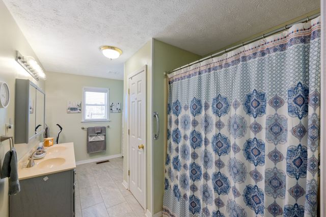 55 Sunshine Cv, Scotts Hill, TN 38374