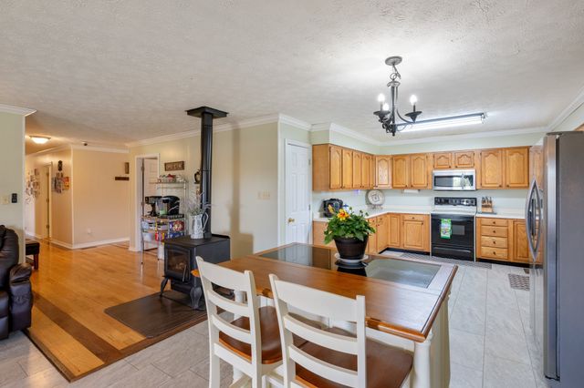 55 Sunshine Cv, Scotts Hill, TN 38374